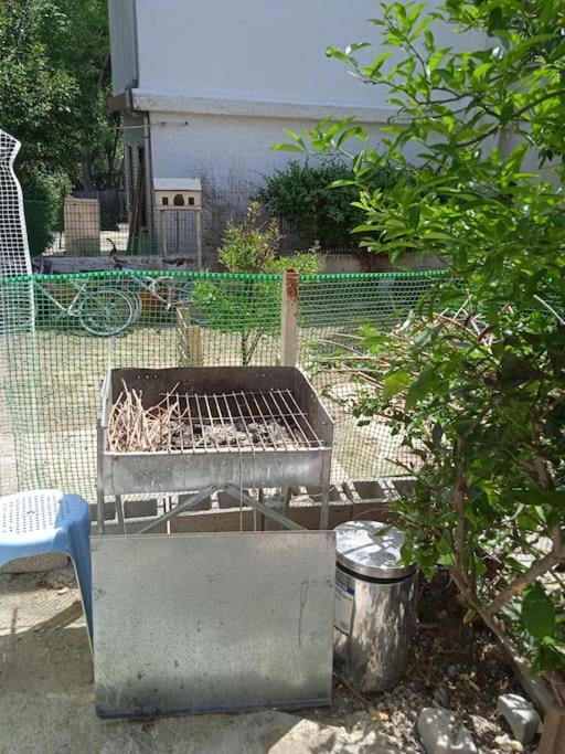 Το Μικρό Σπίτι Στη Φάρμα! Appartement Acharnes Buitenkant foto