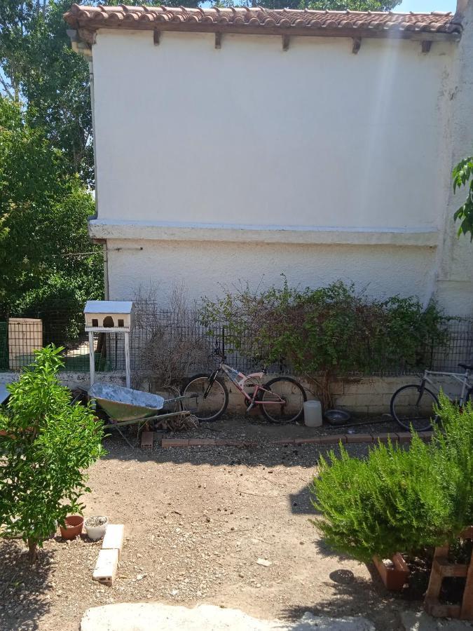 Το Μικρό Σπίτι Στη Φάρμα! Appartement Acharnes Buitenkant foto